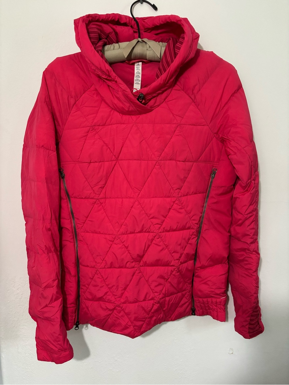 lululemon athletica Hot Pink/ Red Quilted Pullover Jacket with Hood